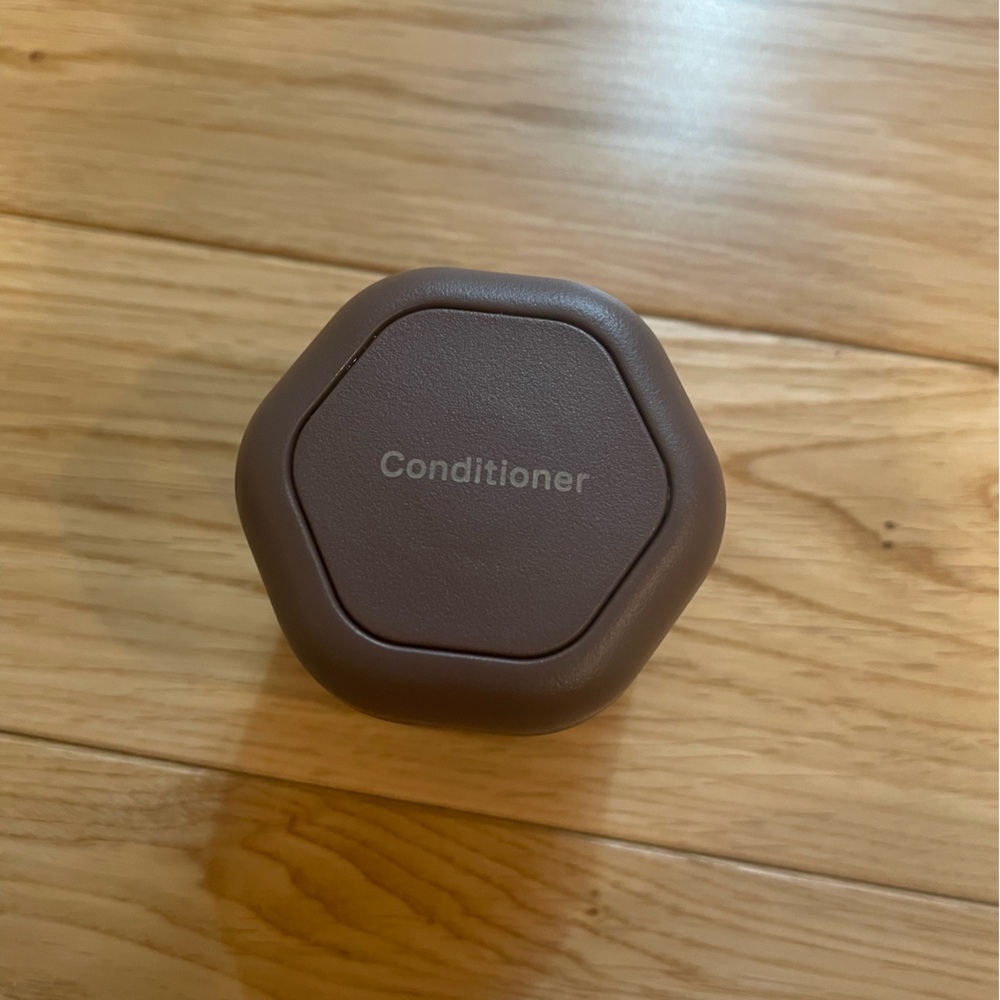 Cadence Pod- 1.32 ounce, chocolate brown color.